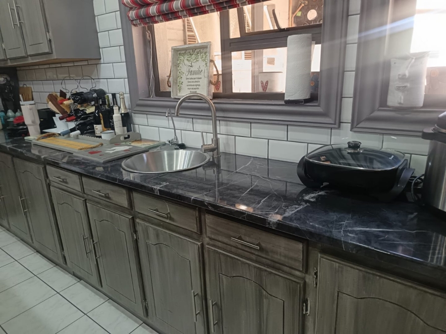 4 Bedroom Property for Sale in Carters Glen Northern Cape